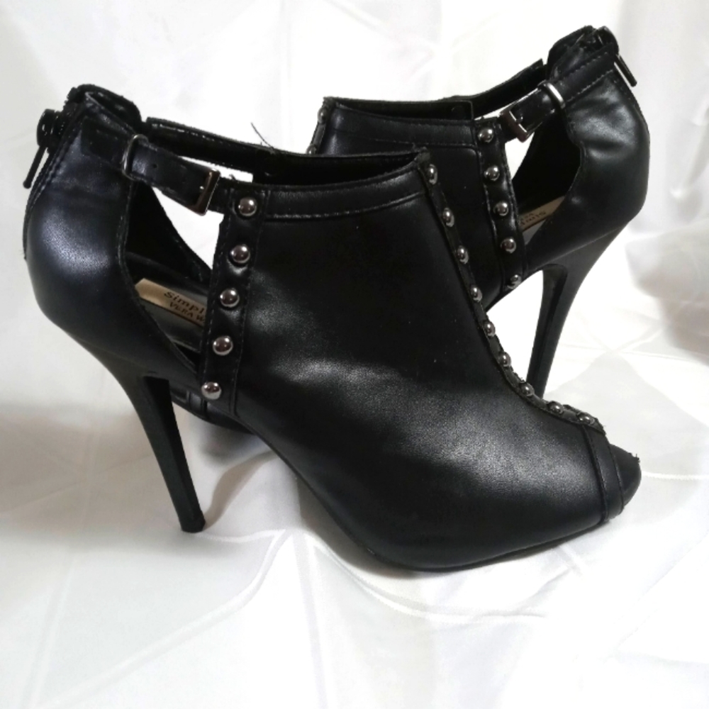 NEW Simply Vera Wang Svneve Black Studded Heals Size 7M